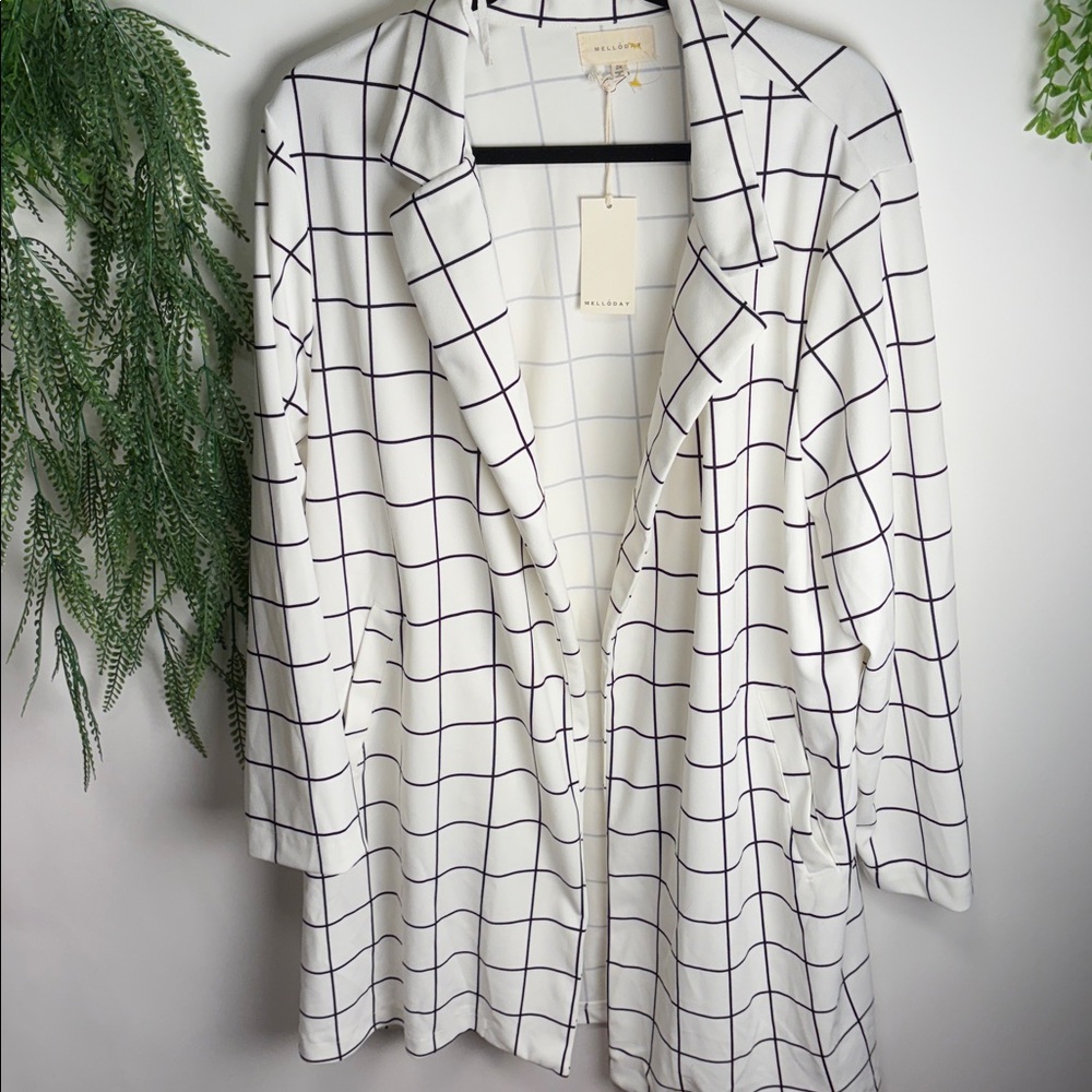 MELLODAY White Blazer with Black Grid Design